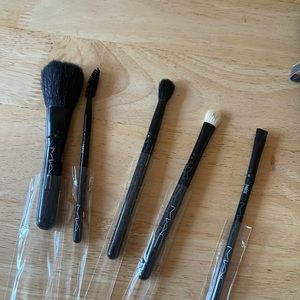 New Travel Size Mac Brush Set